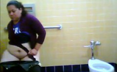 Fat Latina Recorded Taking A Huge Crap