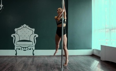 Yanna mega sexy naked gymnast spreading legs